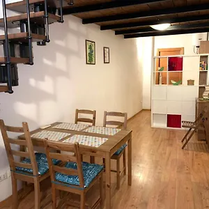 https://casa-trevi.it-romehotels.com